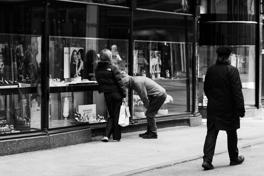 retail detective in action