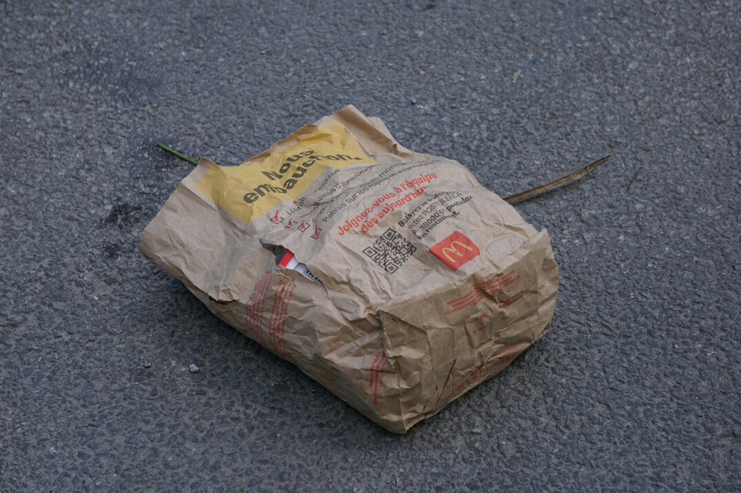 shoplifter hiding item in bag
